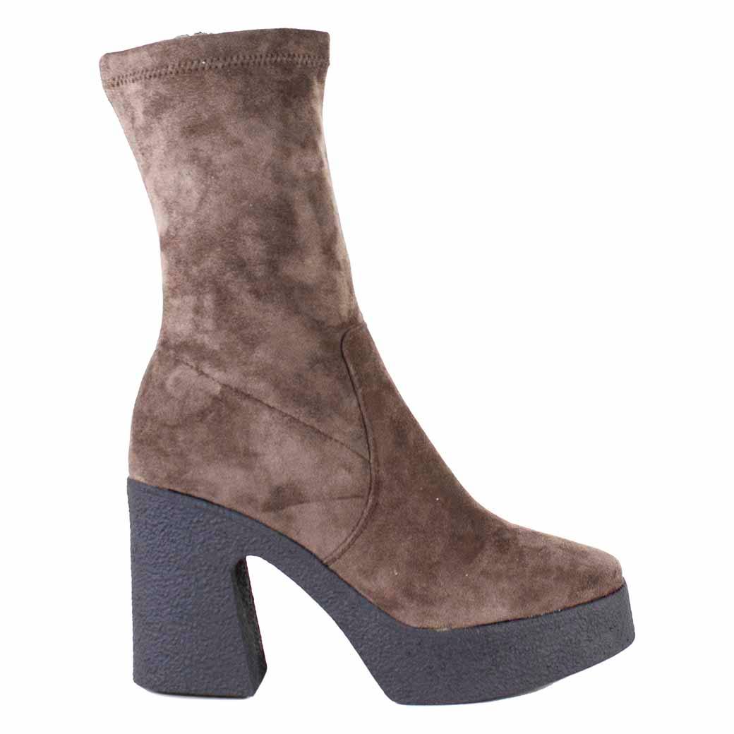 Ripley Chile Facebook ad: ¡Tus nuevos botines favoritos esperan por ti en…