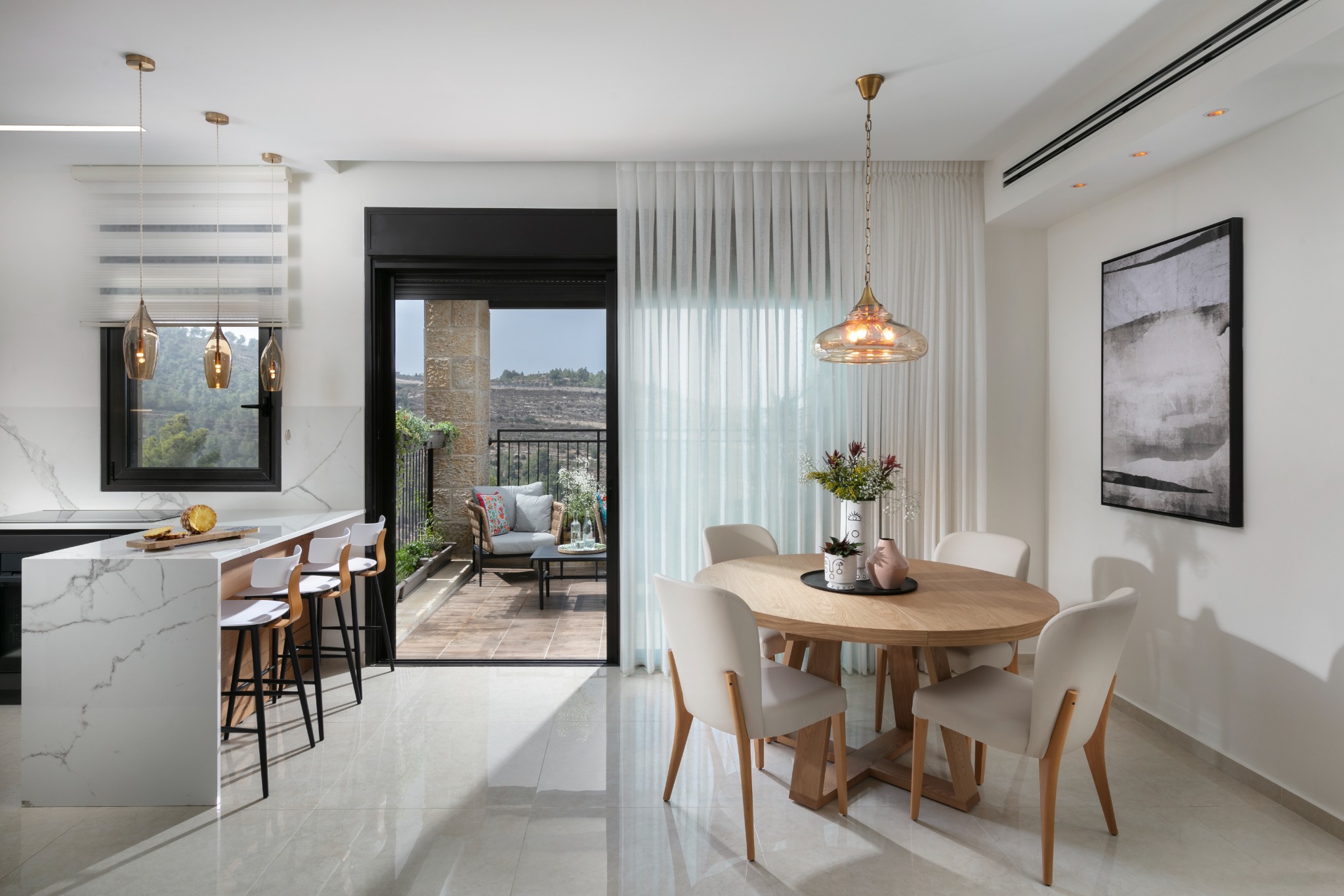 YUNU Design - סטודיו לעיצוב פנים והום סטיילינג Facebook ad: הדירה שלכם שווה יותר.