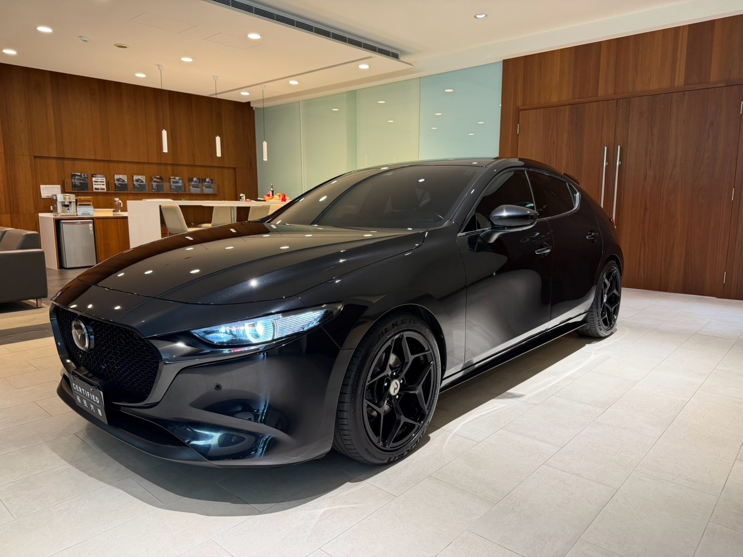 馬克精選車庫 Facebook ad: 售$ 72.8萬 紅內裝頂級Bose、LV2、環景、數位儀表、抬顯