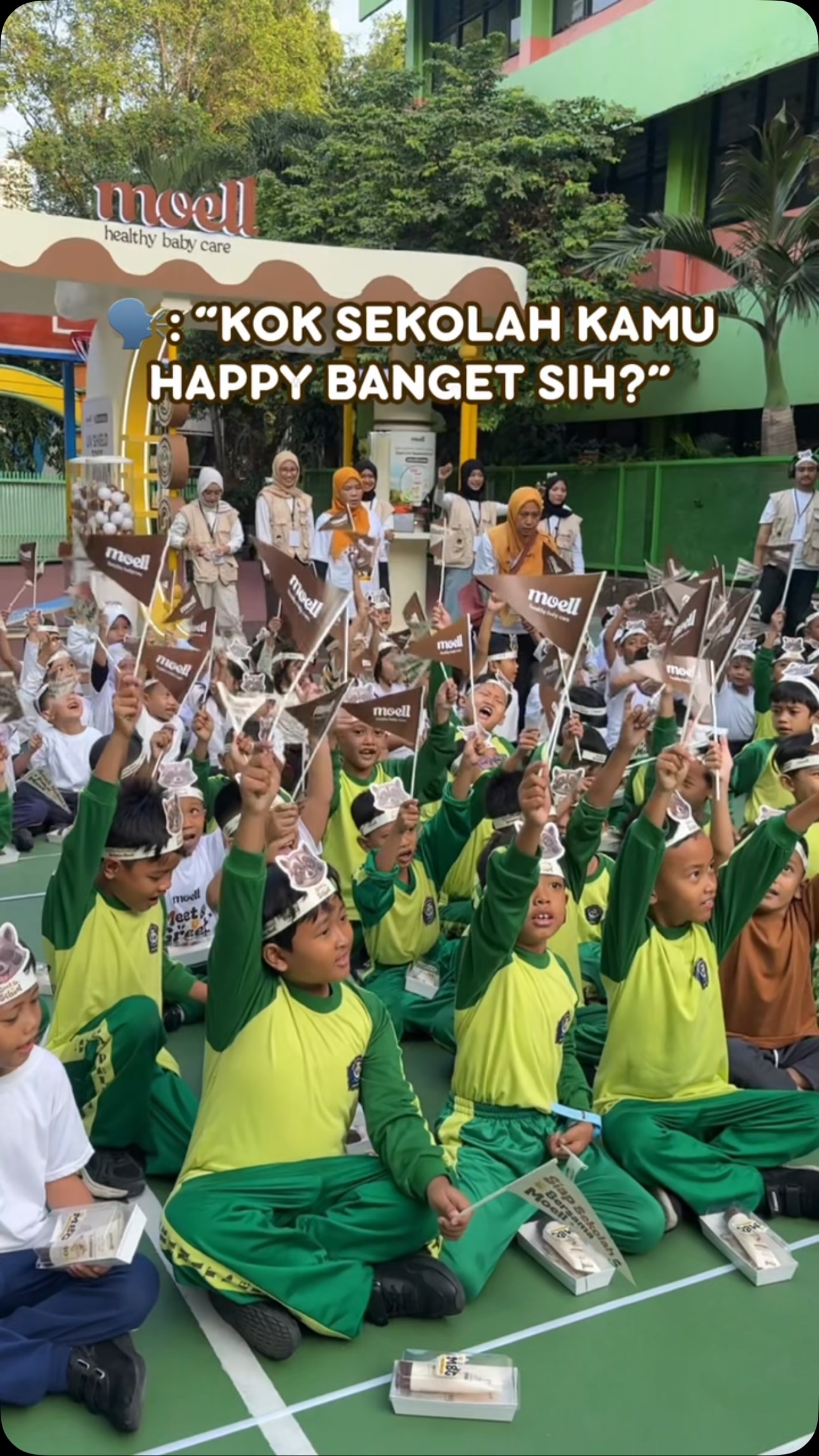 Moell Baby Skincare Facebook ad: Iya dong pasti happy karena didatengin Moell bareng…
