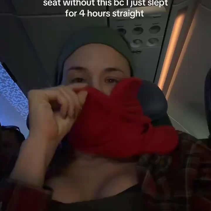 Trtl Facebook ad: Schluss mit dem Kopfnicken im Flieger!
