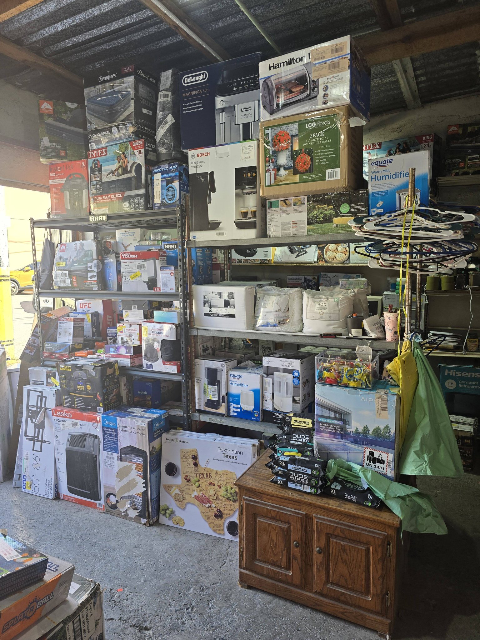 Bazar Todo Para Tu Hogar Facebook ad: Variedad de artículos para el hogar