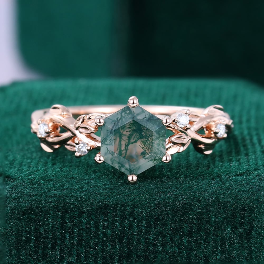 Molly Jewelry US Facebook ad: FINAL DAYS OF AUGUST: SAVE UP TO $800!