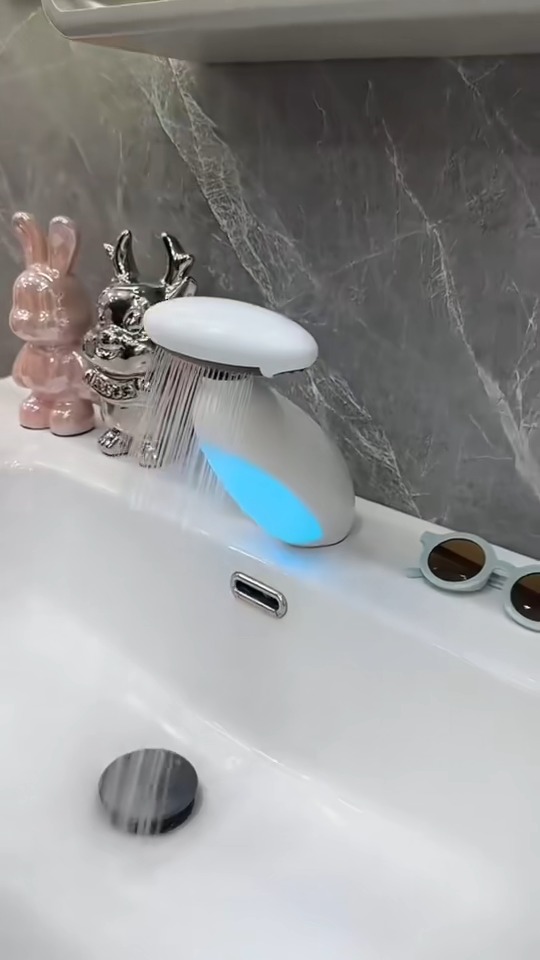 Gadgets Facebook ad: Light Up Every Drop