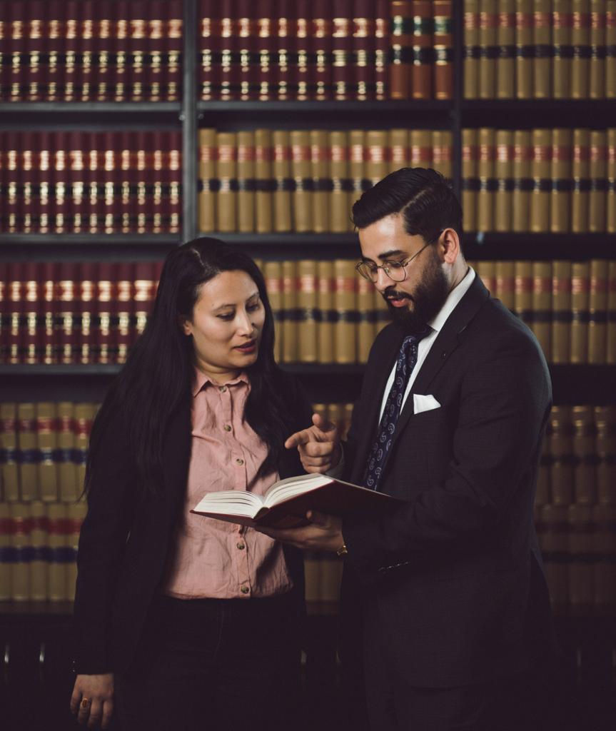 Emigrate Lawyers Facebook ad: TOP RATED