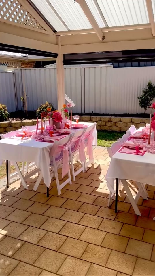 Luna Wedding & Event Supplies Facebook ad: Join Luna & Enjoy 10% Off