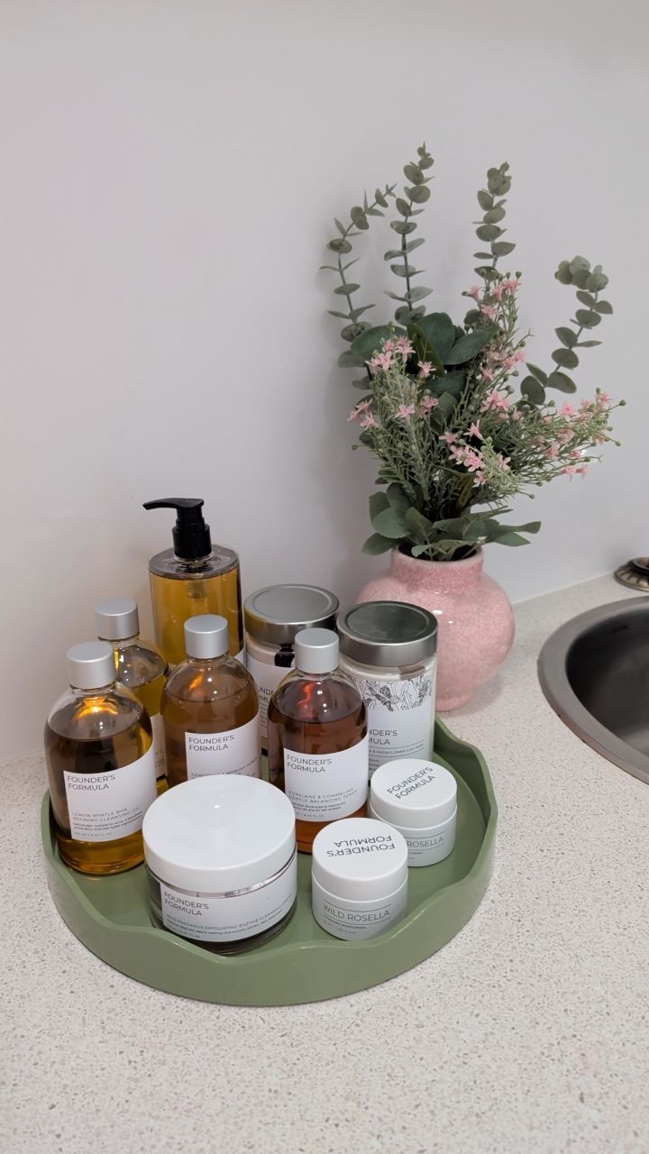The Honest Glow Facebook ad: Advanced skin treatments with a holistic approach to…