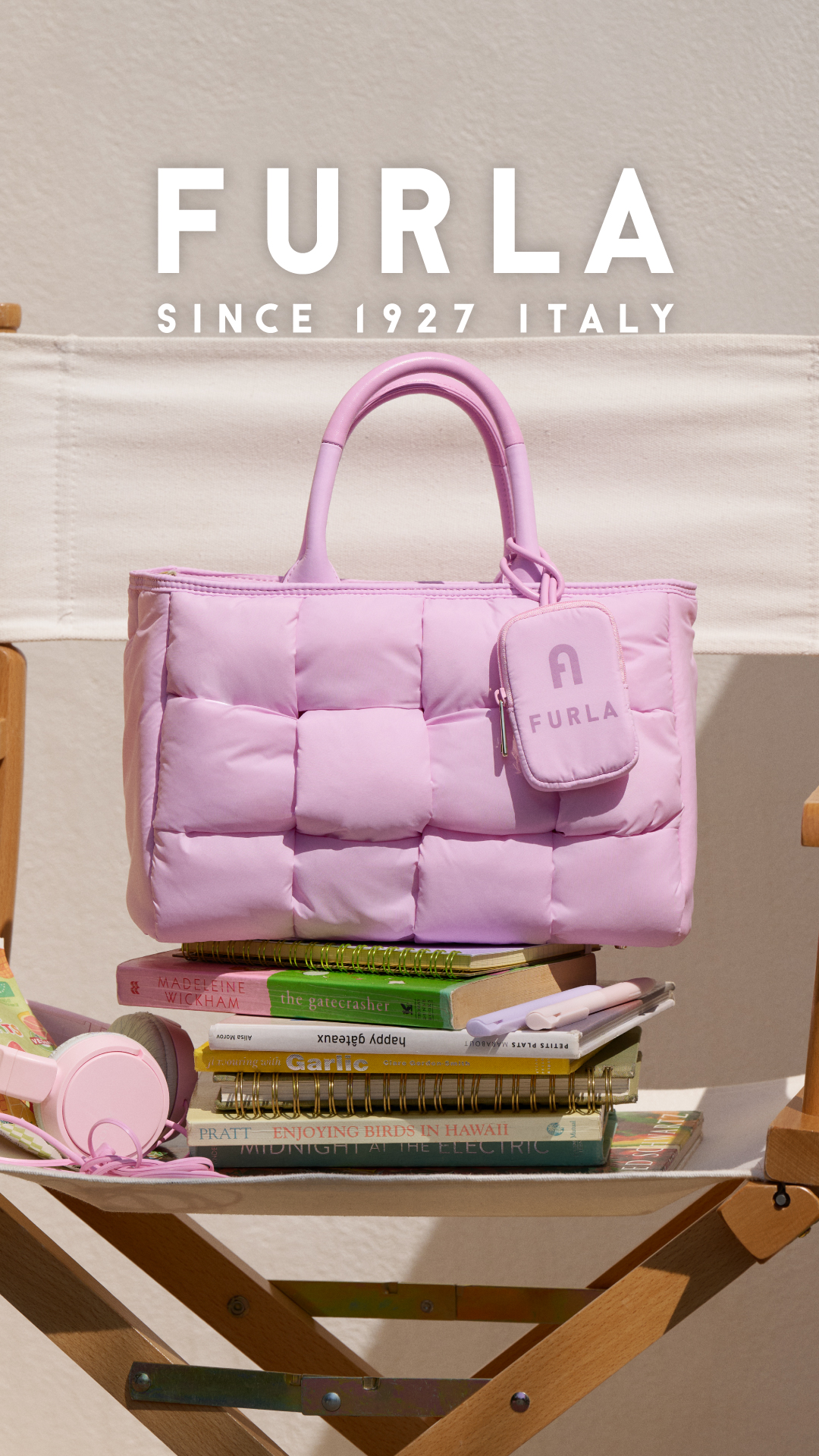 Furla Facebook ad: 撥水性のナイロン仕様で、雨にも強くかつ軽量なバッグ「OPPORTUNITY(オポチュニティ)」。毎日を忙しく過ごす女性…