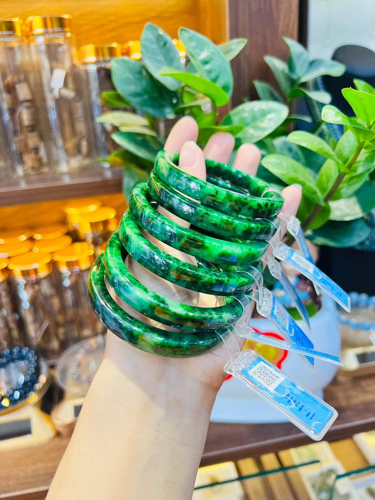 Điểm An Nhiên - Gems & Agarwood Facebook ad: Vòng Ngọc Khối - Mang đến sự tròn…