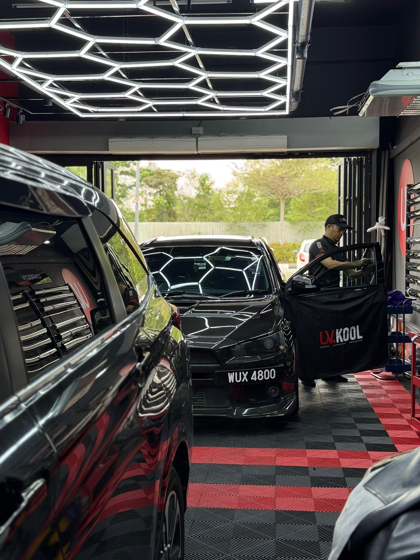 UVKool Johor Bahru Facebook ad: NANO CERAMIC 2HD & 3HD antara tinted PALING…