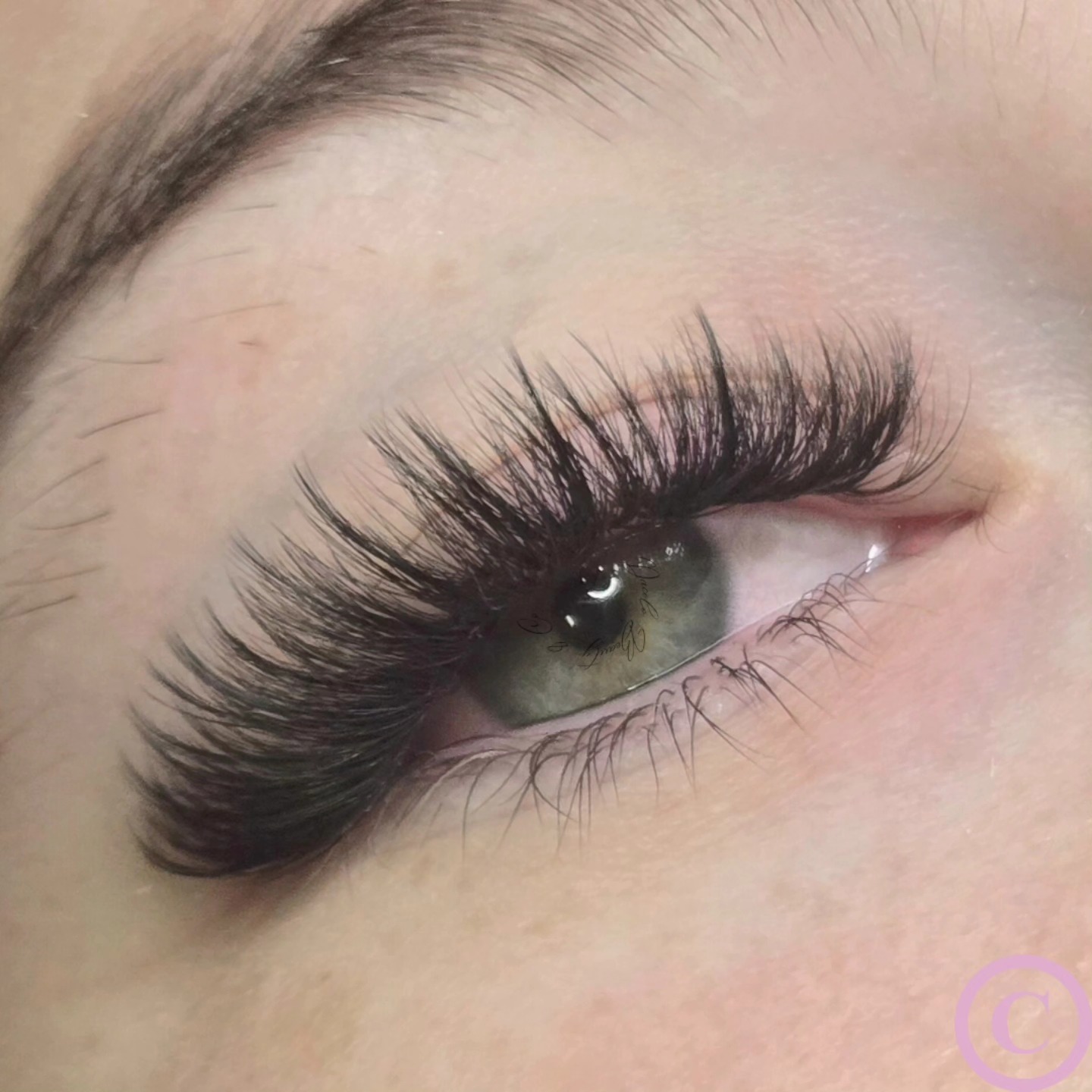 Dacelo Beauty & Co. Facebook ad: Certified.