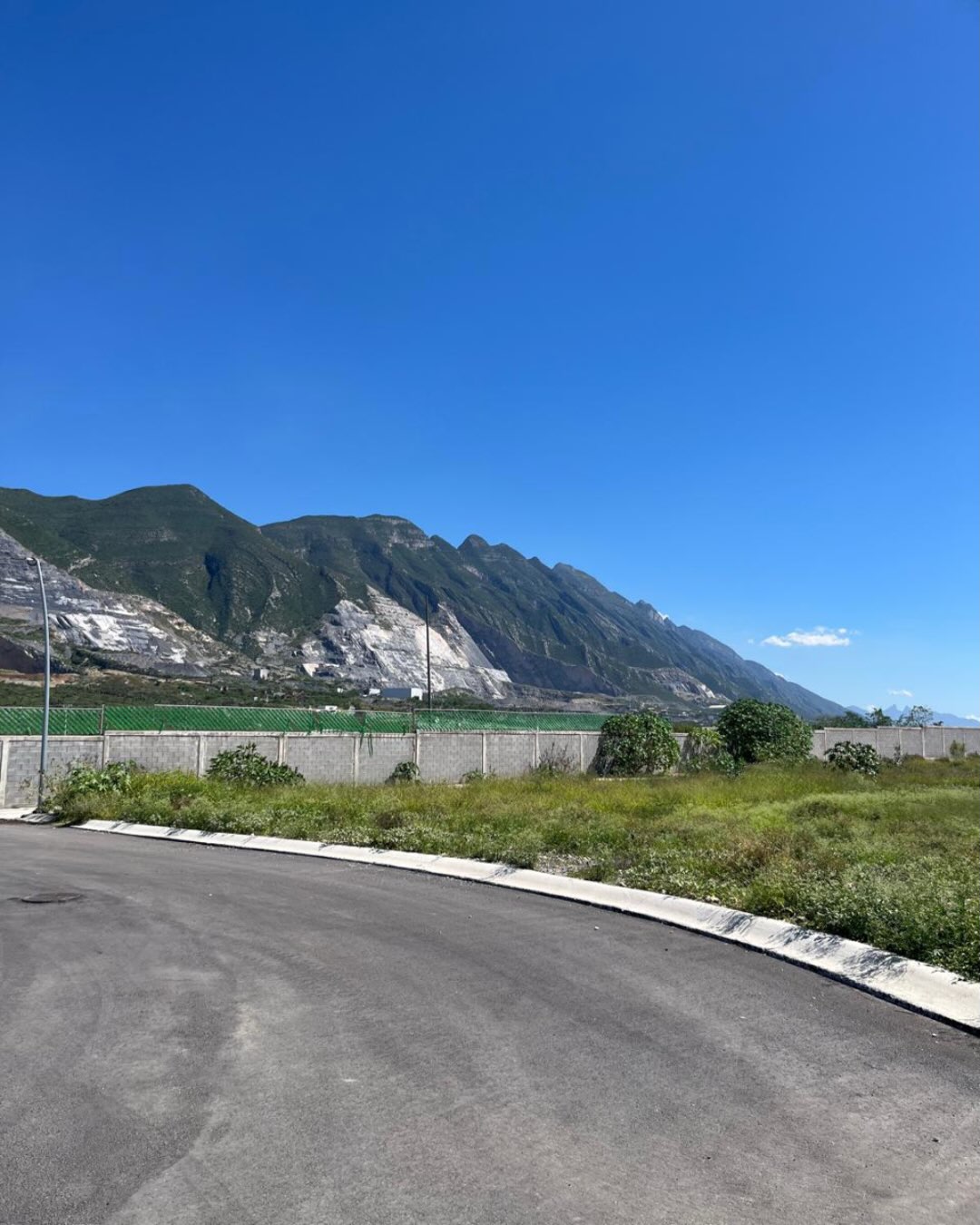 Andromeda Real Estate Facebook ad: ¡Lotes industriales contiguos en venta!