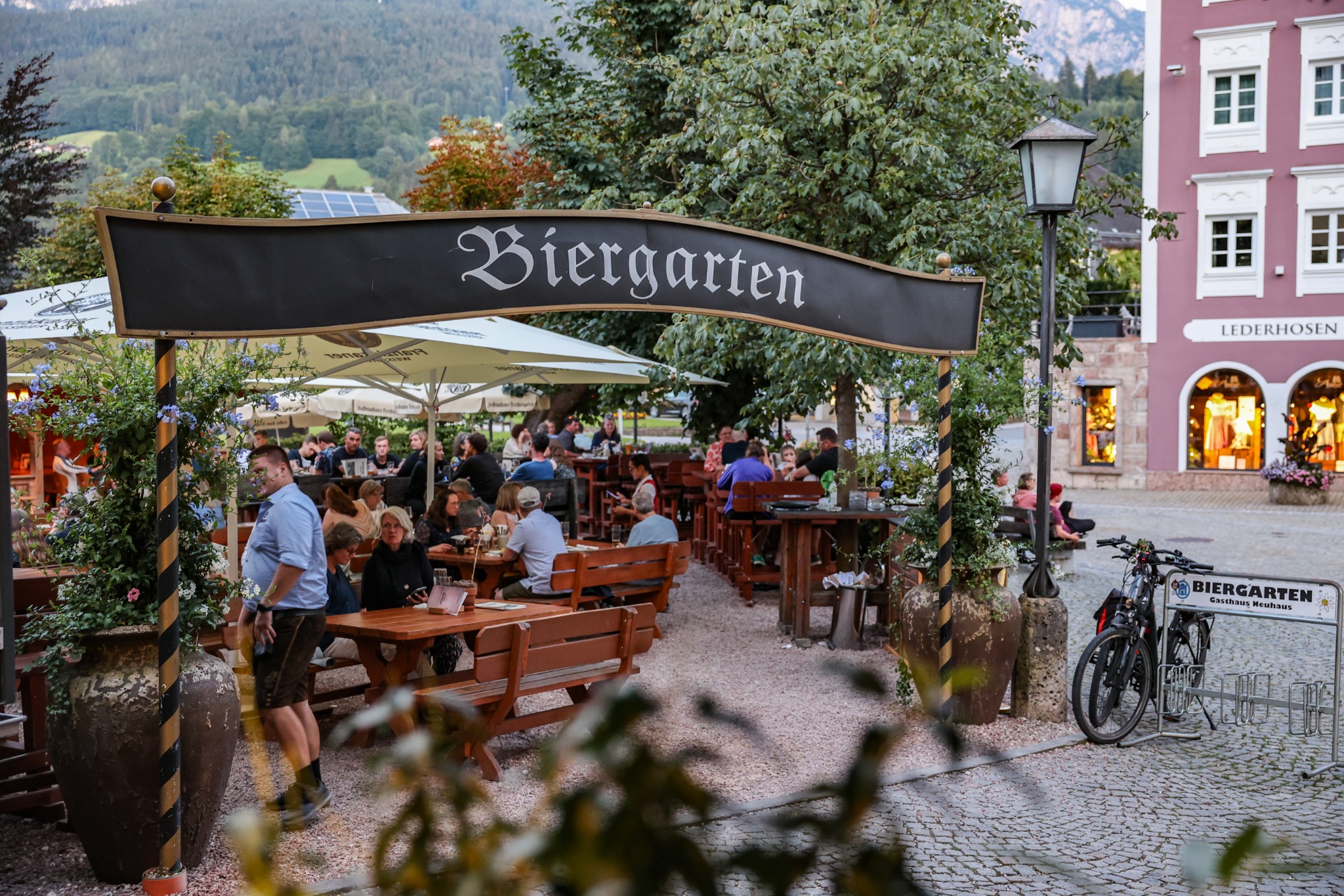 SalzAlpenSteig Facebook ad: Erlebe nach deiner Weitwanderung auf dem SalzAlpenSteig…