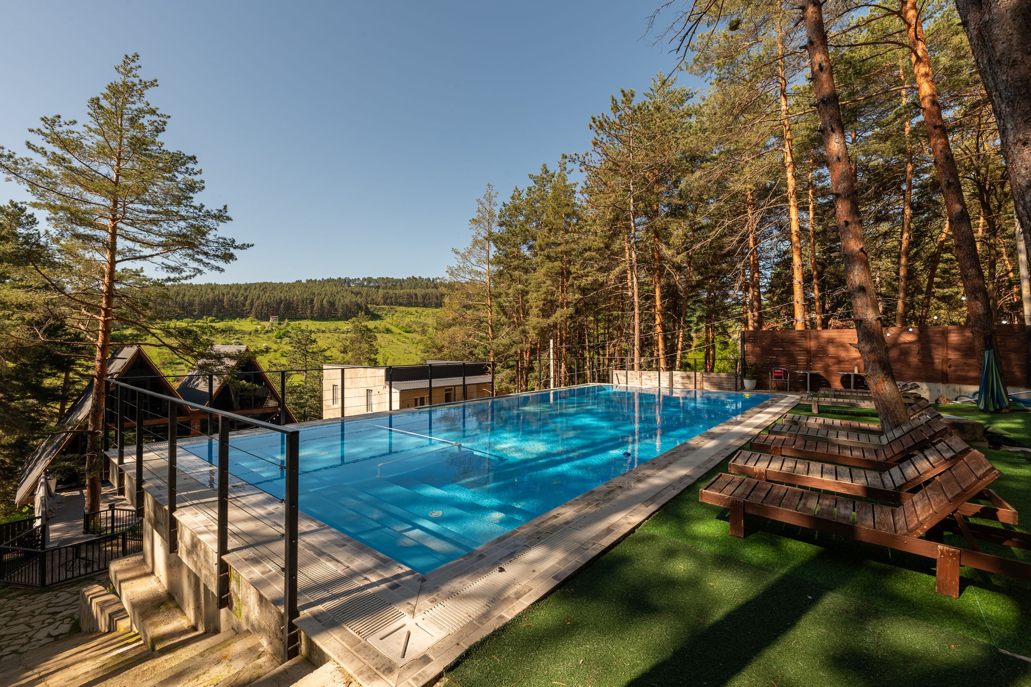 Hotel Twins Surami Facebook ad: ზაფხულის სეზონზე თავისუფალი თარიღები სწრაფად ივსება, თუ…