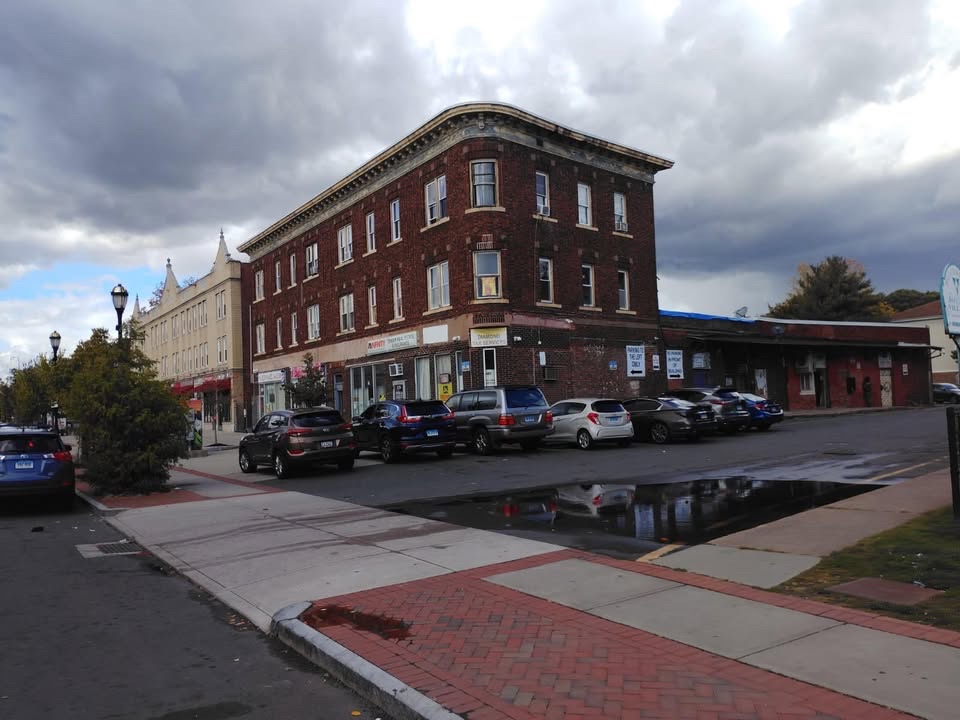 Ibrahima Tall Facebook ad: Property for Lease in Hartford Clothing Store