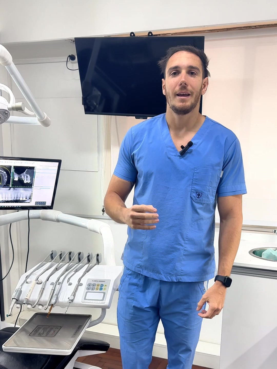 Estudio dental B&D Facebook ad: Sonríe sin complejos con Ortodoncia Estética en Rosario