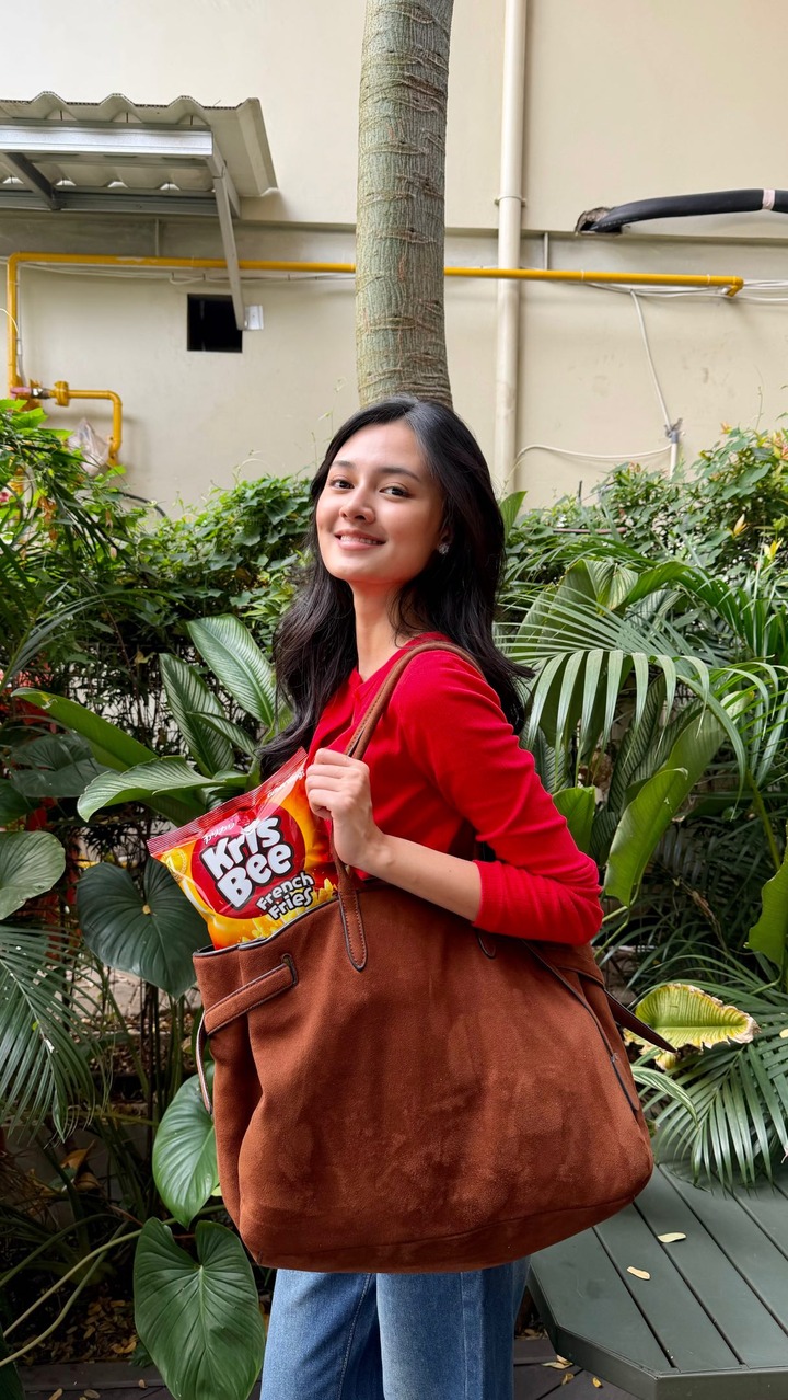 Krisbee Facebook ad: Apa aja yang ada di dalam tas Gizelle?
