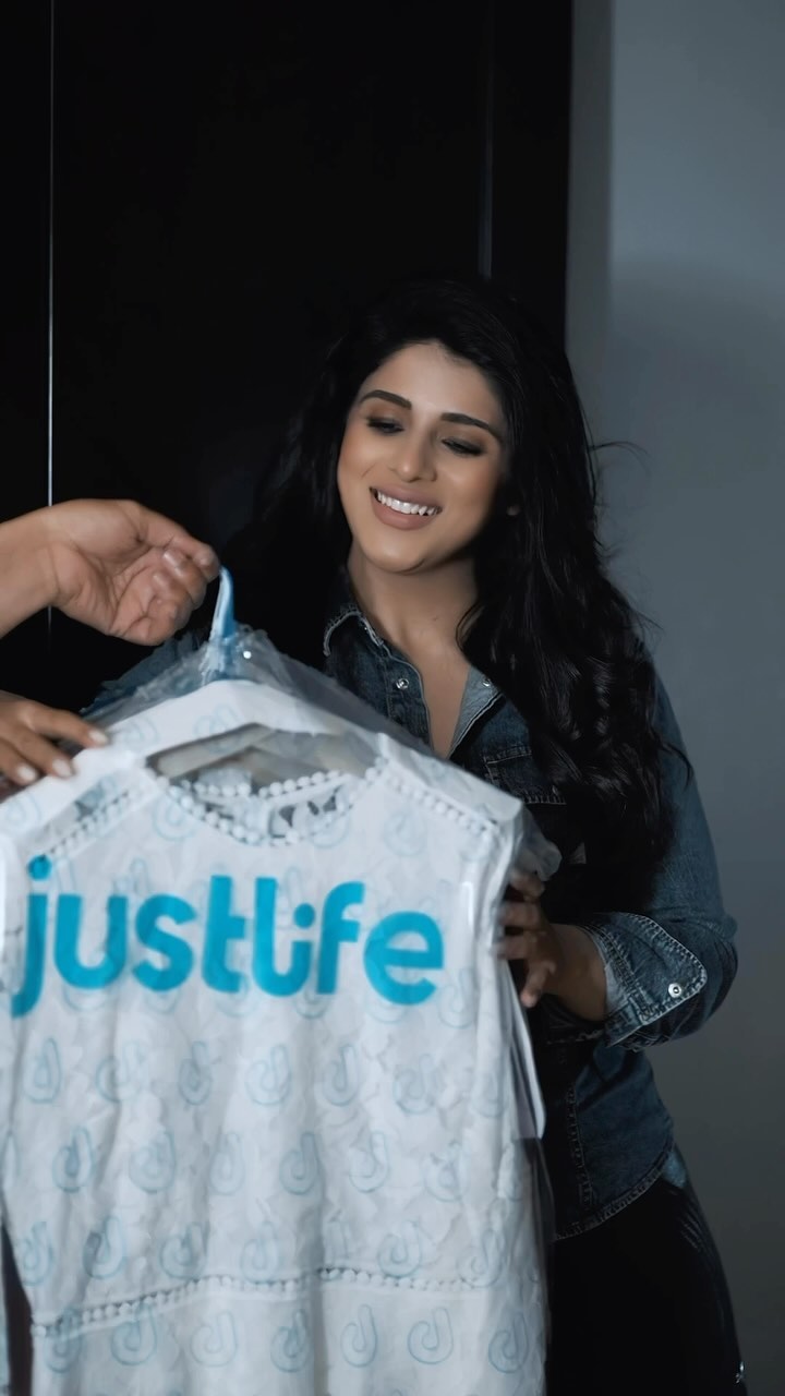 Justlife UAE Facebook ad: A busy day of shoots, meetings and content…