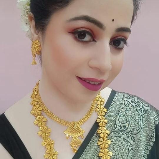 DeviBaran Facebook ad: Every piece of jewellery tells a story.