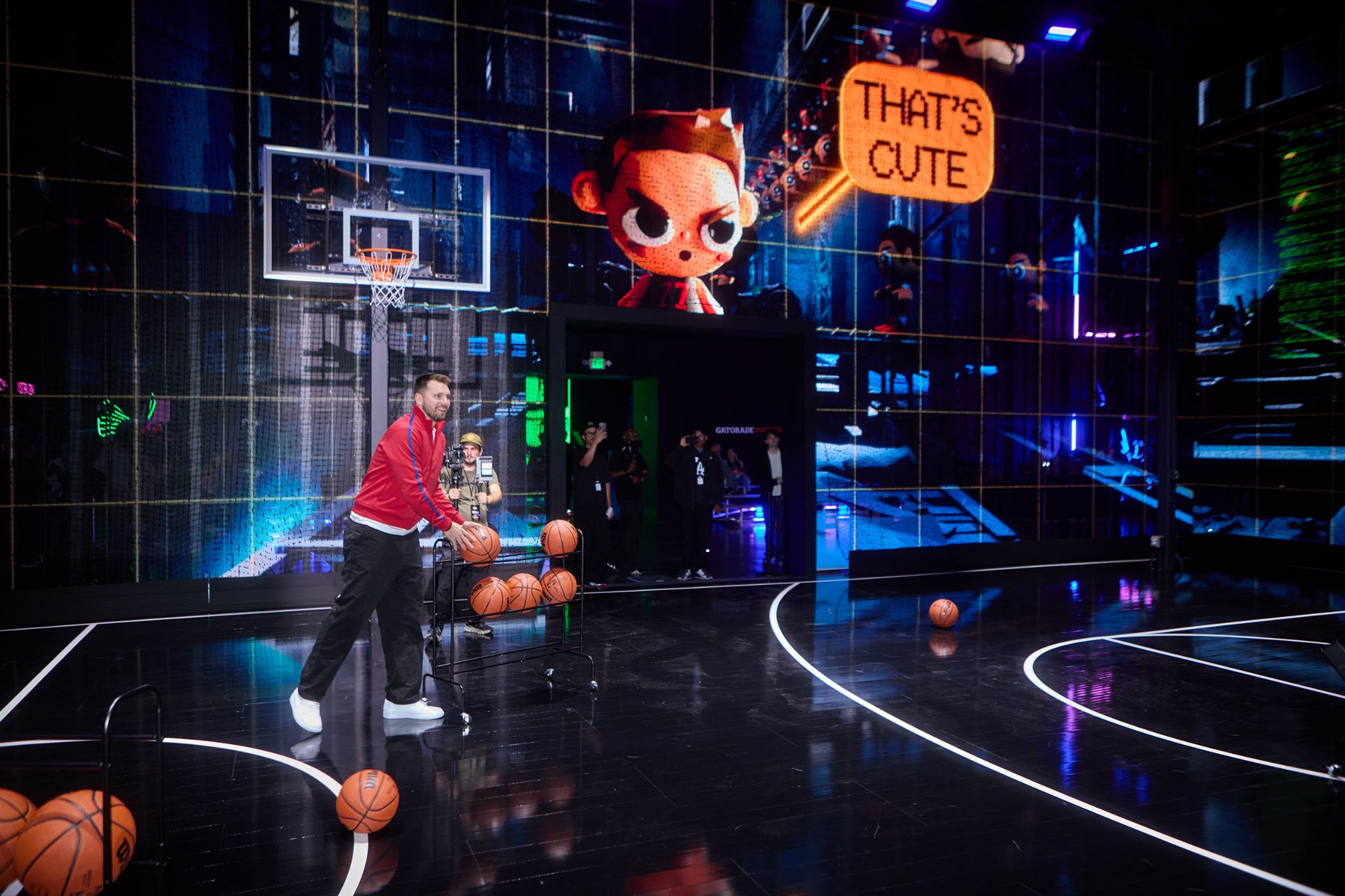 Junckers Sports Floors Facebook ad: Upptäck Luka Dončićs 77X Pop-Up Court från NBA…