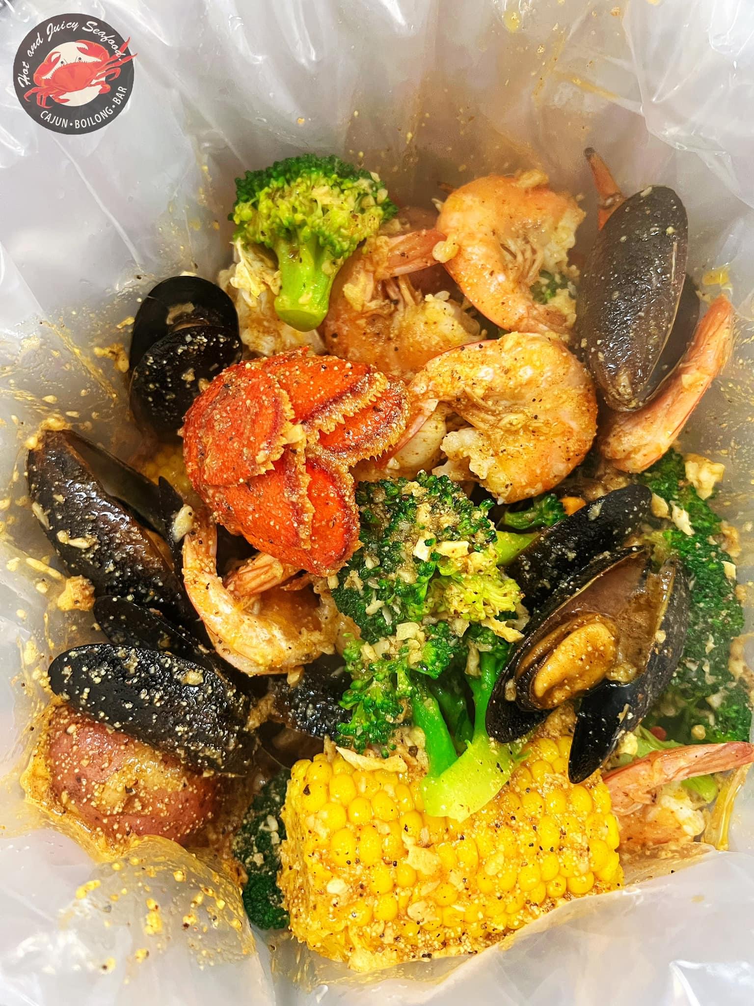 Hot & Spicy  Cajun seafood & Bar Facebook ad