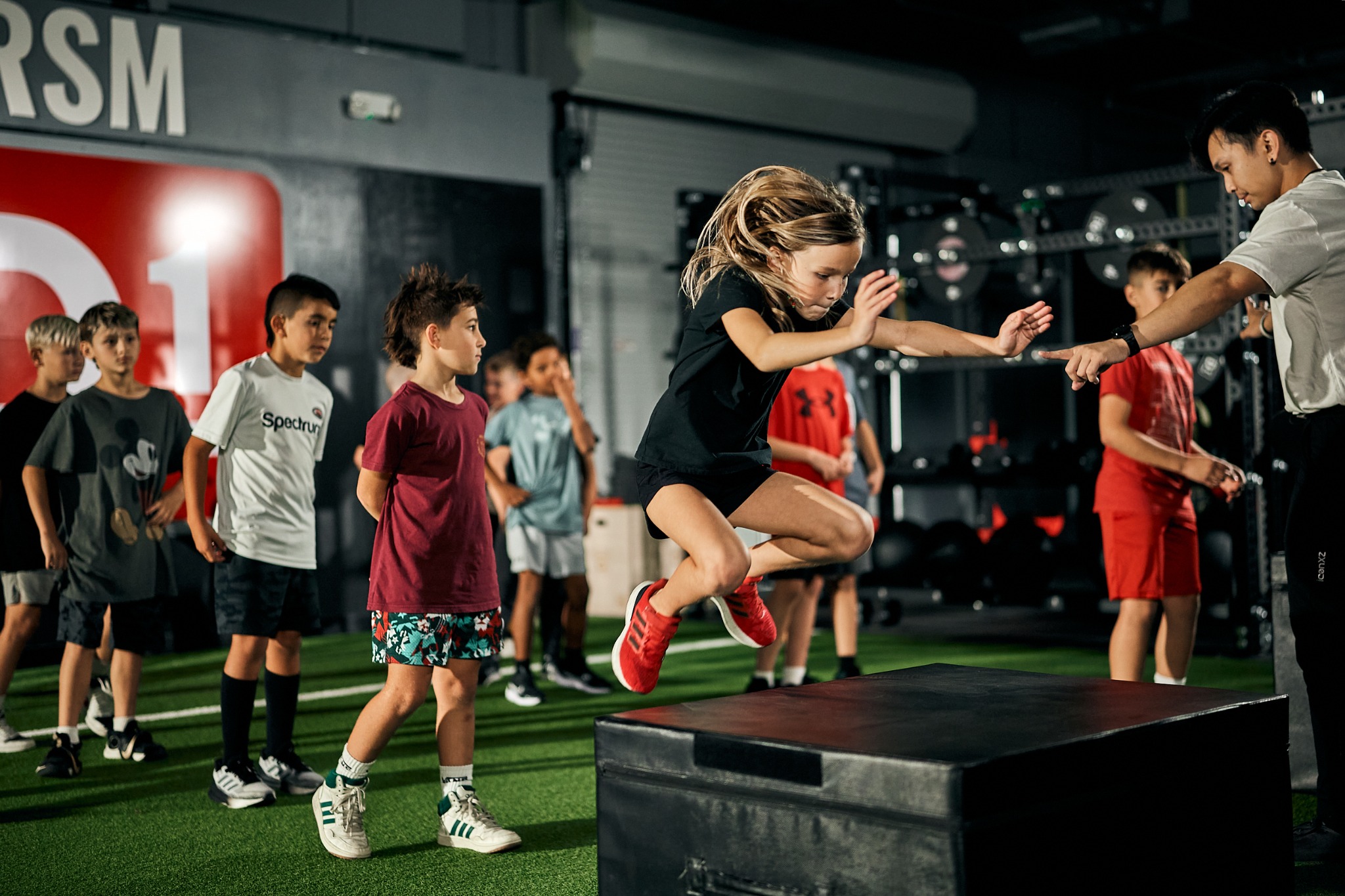 D1 Training Facebook ad: Download Youth Sports Market Report