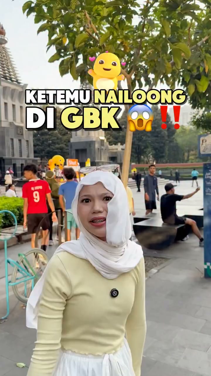 AzarineOfficial Facebook ad: SIAPA SEMPET LIHAT NAILOONG GEDE INI DI GBK?!