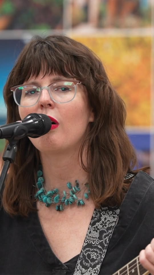 Lara Ruggles Facebook ad: Get A Free CD!