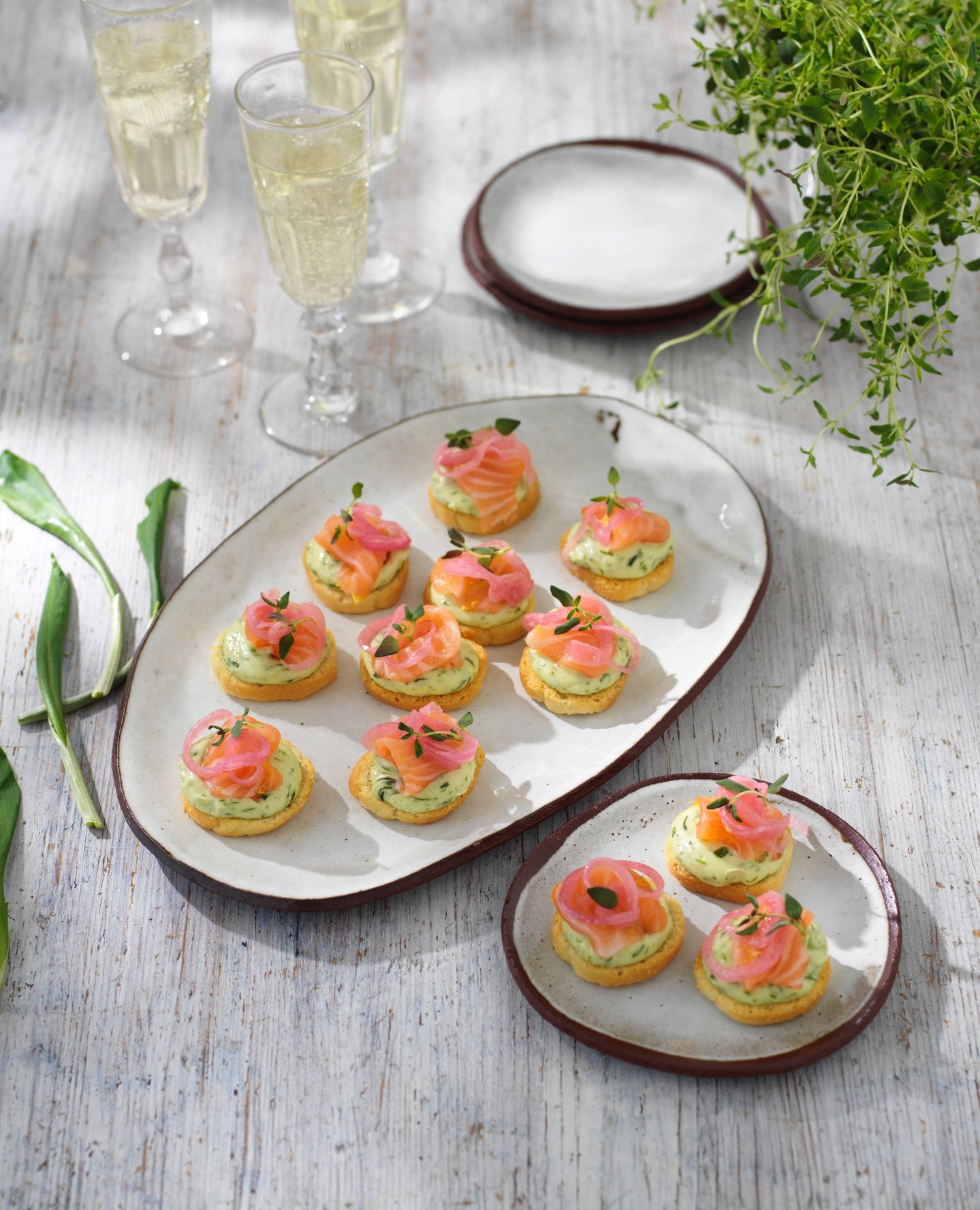 Zeta Facebook ad: Crostini med ramslöksmajonnäs, lax och picklad rödlök…