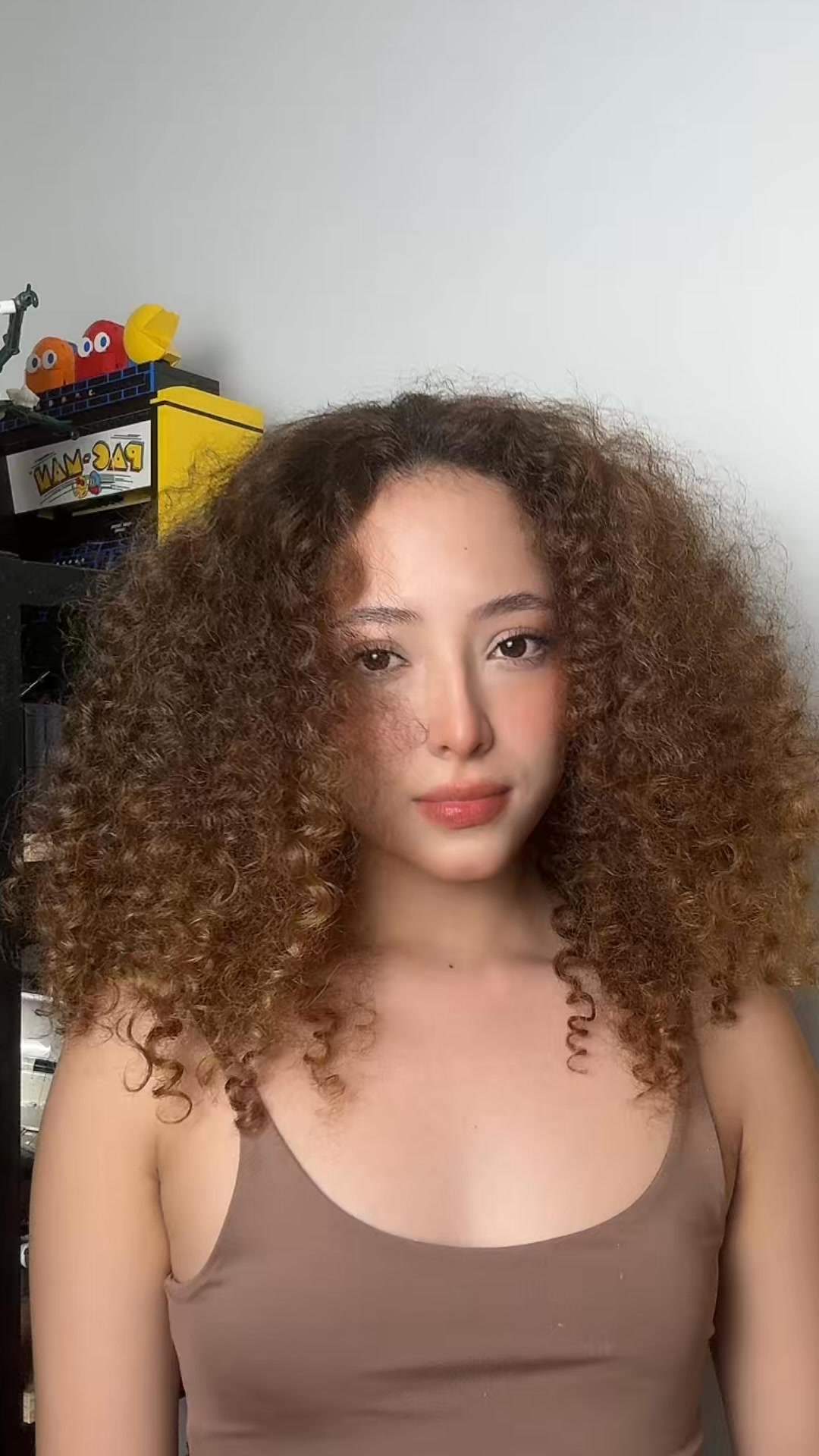 Femme Cosmetics Facebook ad: Escríbenos para más información
