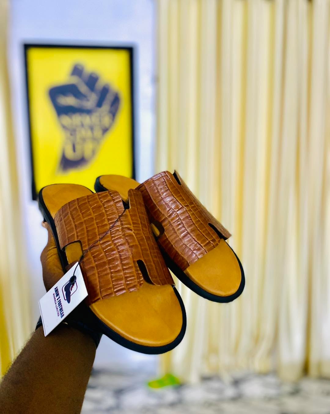Amoms Luxury Footwear Facebook ad: Perfect handcrafted