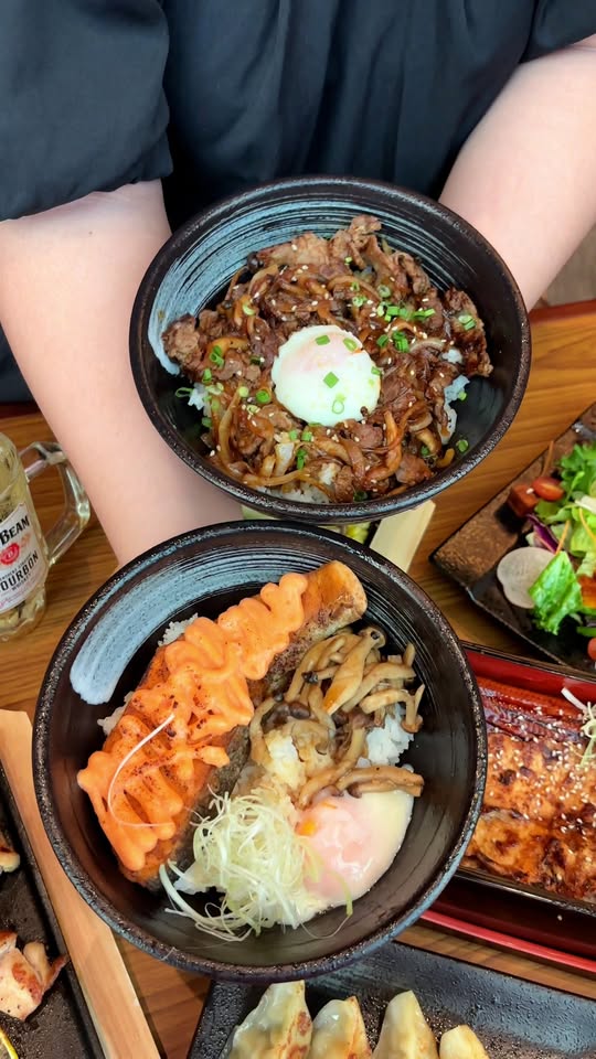 Aburi-EN Vietnam Facebook ad: Nổi tiếng với những tô cơm donburi đầy…