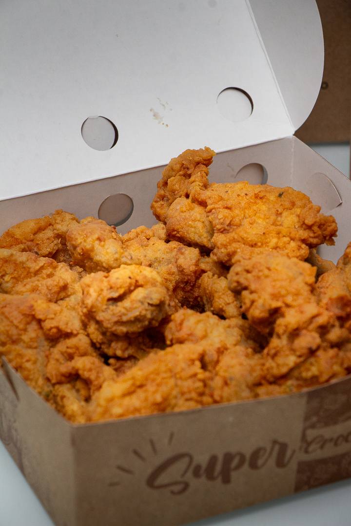 Kza 9 chicken delivery Facebook ad: Sua porção de filé de sobrecoxa, super crocante…