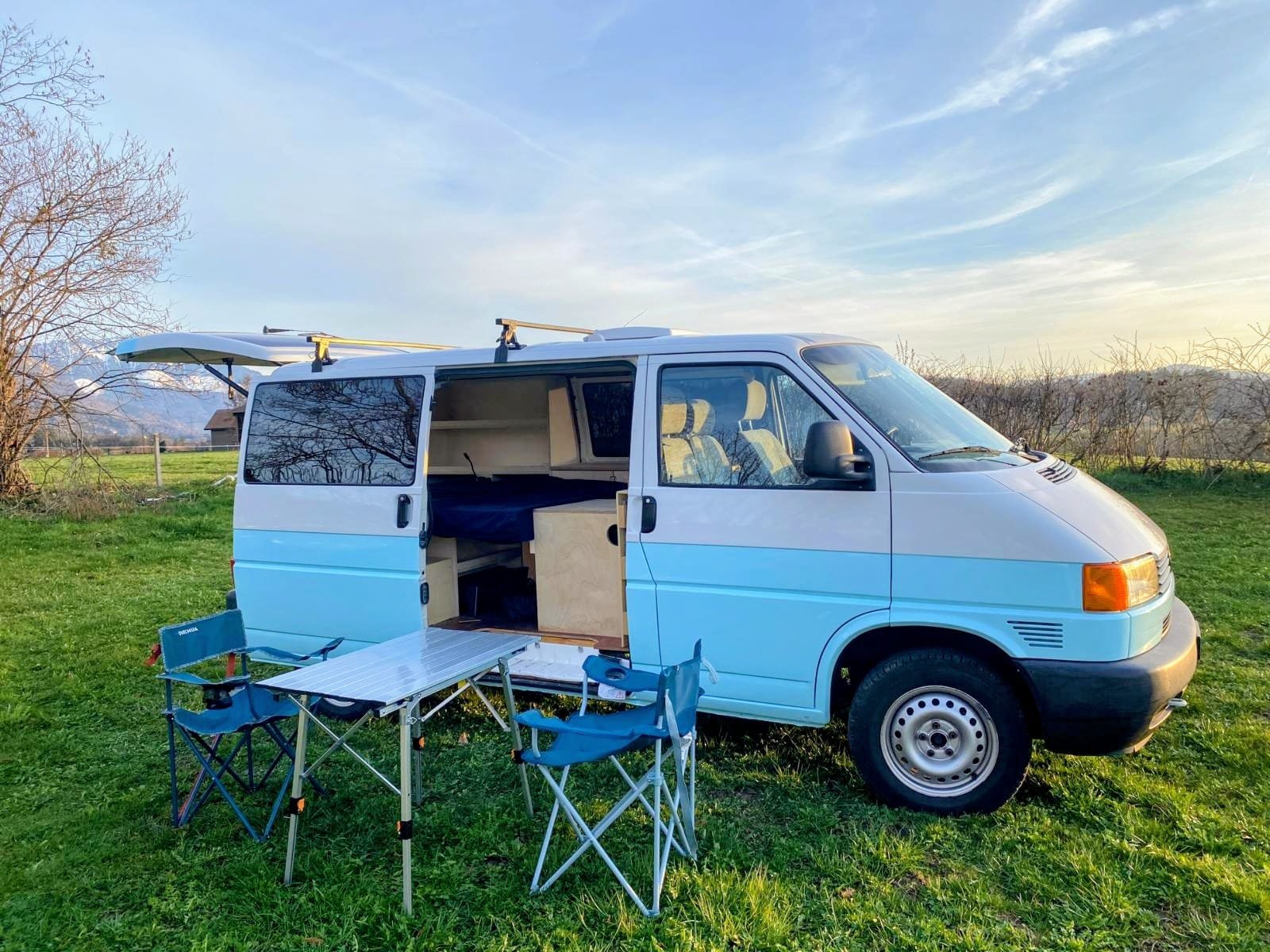 Célestin Rumo Facebook ad: 2003 Volkswagen T4 - 2,5TDI (75KW - 102 HP)