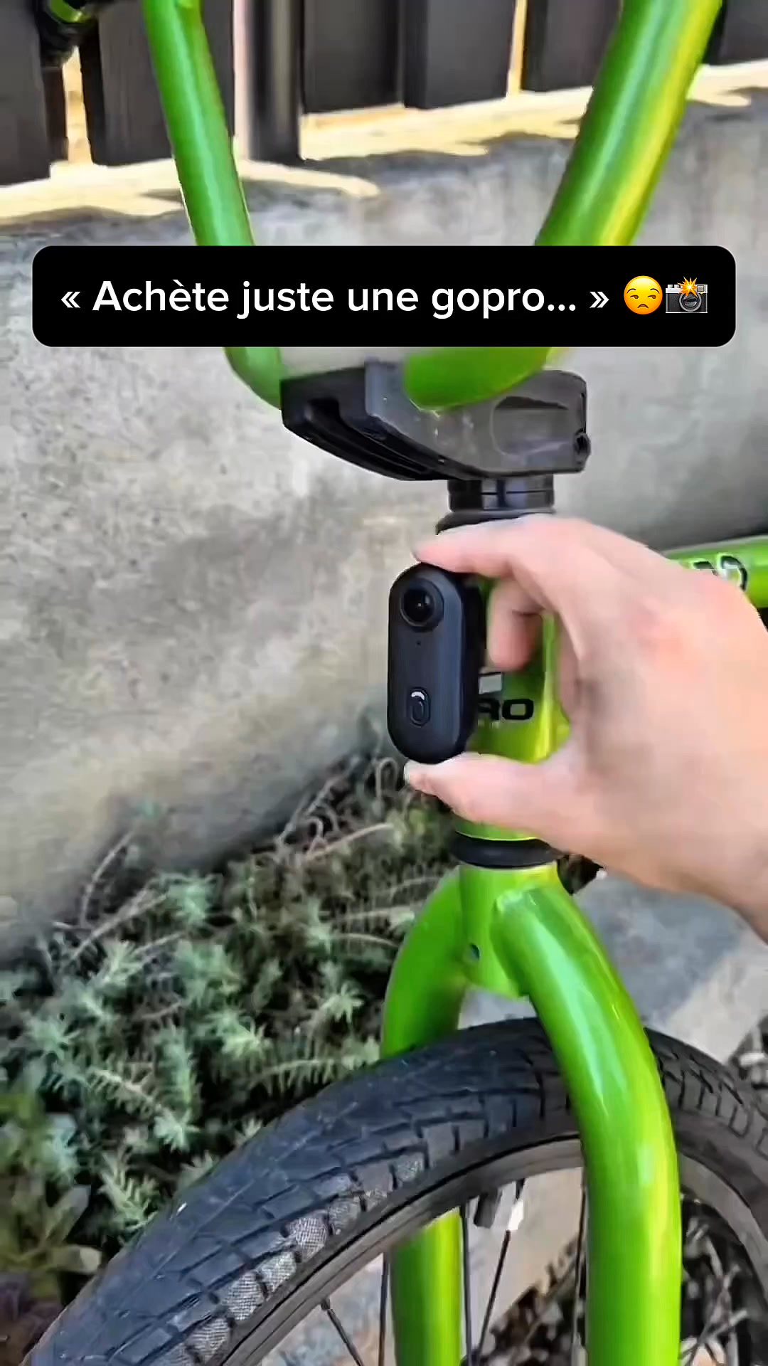 Moovora Facebook ad: Profitez. Moovora s’occupe du reste.