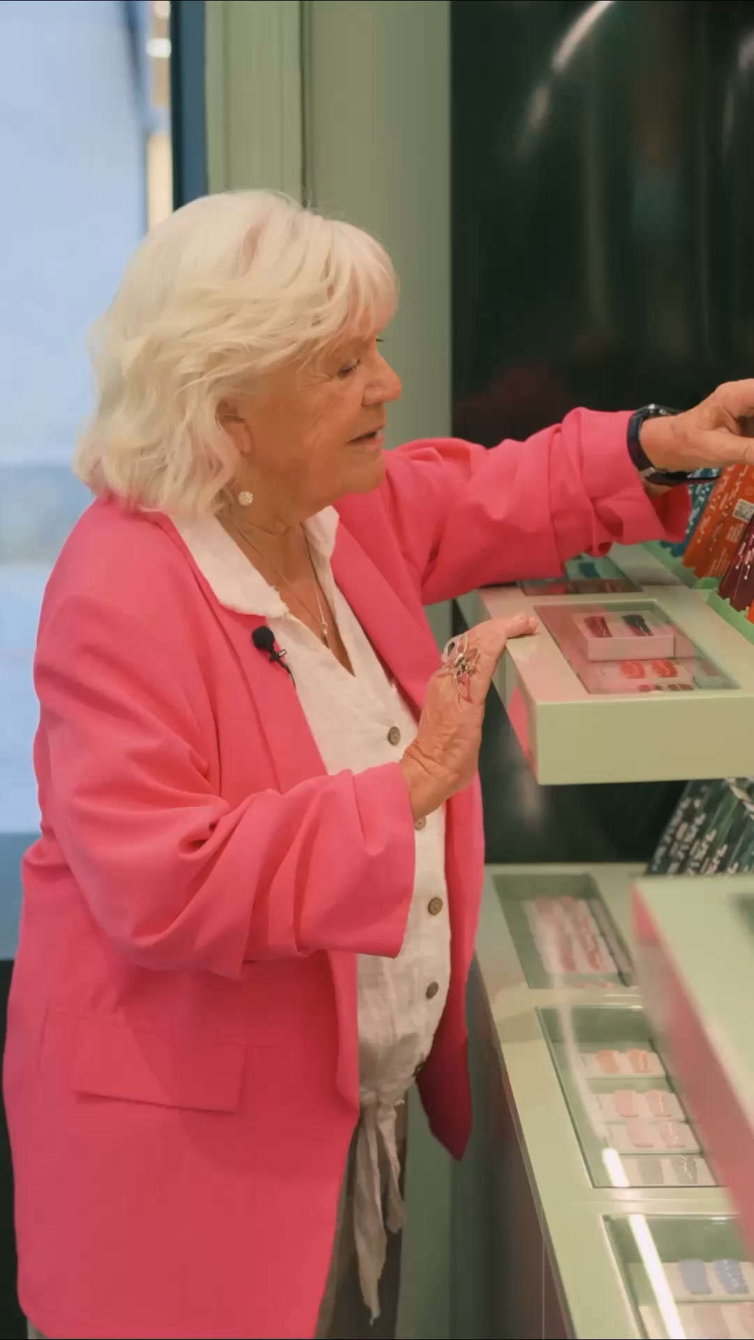 Switch Nails Facebook ad: Tips för snygga naglar!
