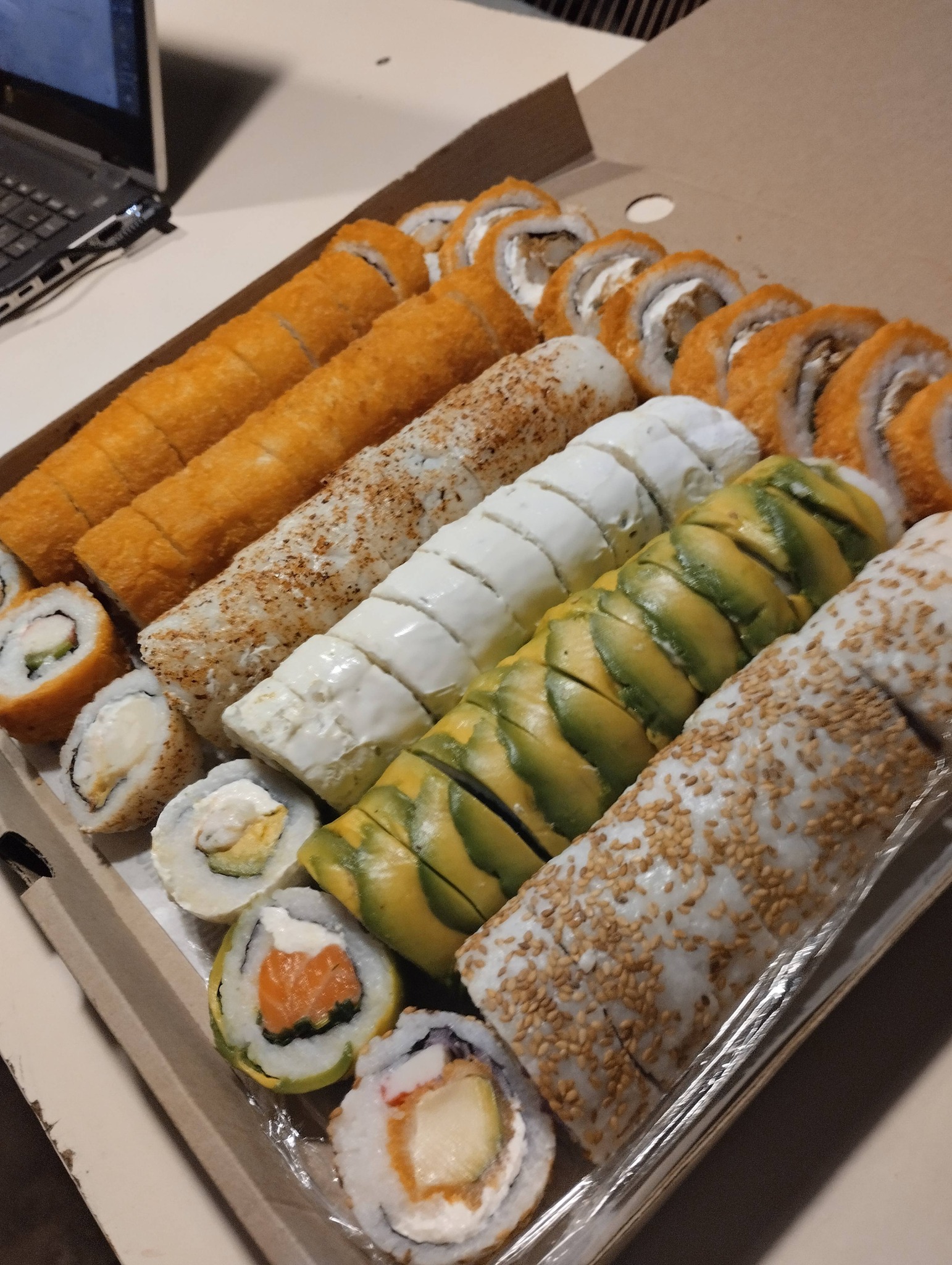 OKane Rolls Facebook ad: PROMO SIN RIVAL
