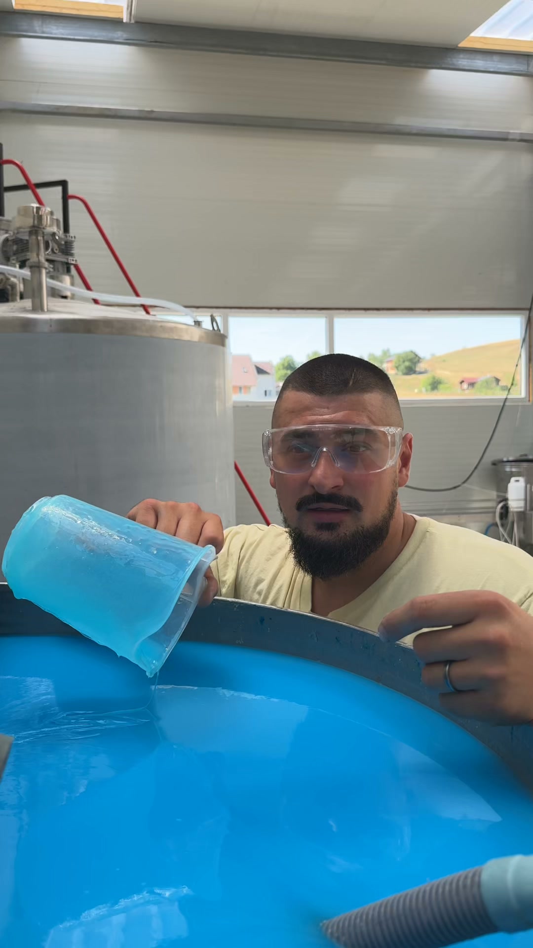 LaCanistra.ro Facebook ad: Detergent din Fabrică - Direct la Tine