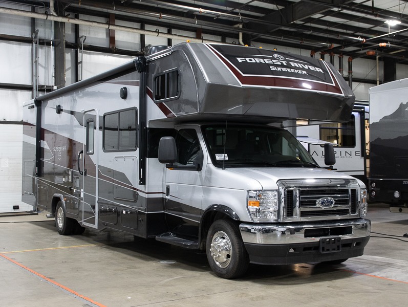 TerryTown RV Superstore Facebook ad: ๐ฆ๐ฎ๐๐ฒ $๐ญ,๐ฌ๐ฌ๐ฌโ๐ ๐ผ๐ป ๐ก๐ฒ๐ ๐ฅ๐ฉ๐