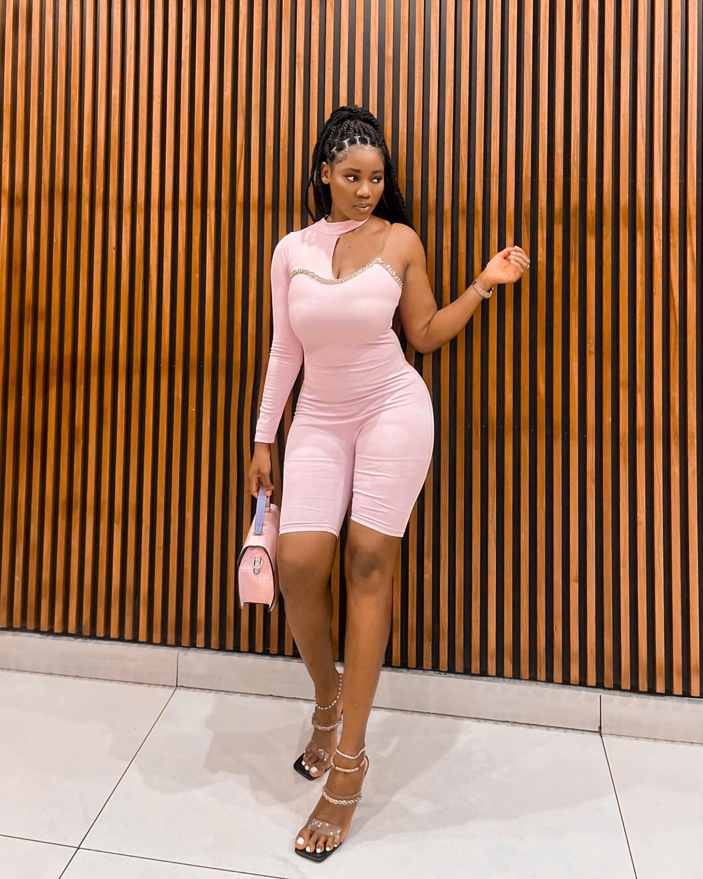 anilove_bae Facebook ad: Above all, be the heroine of your life…