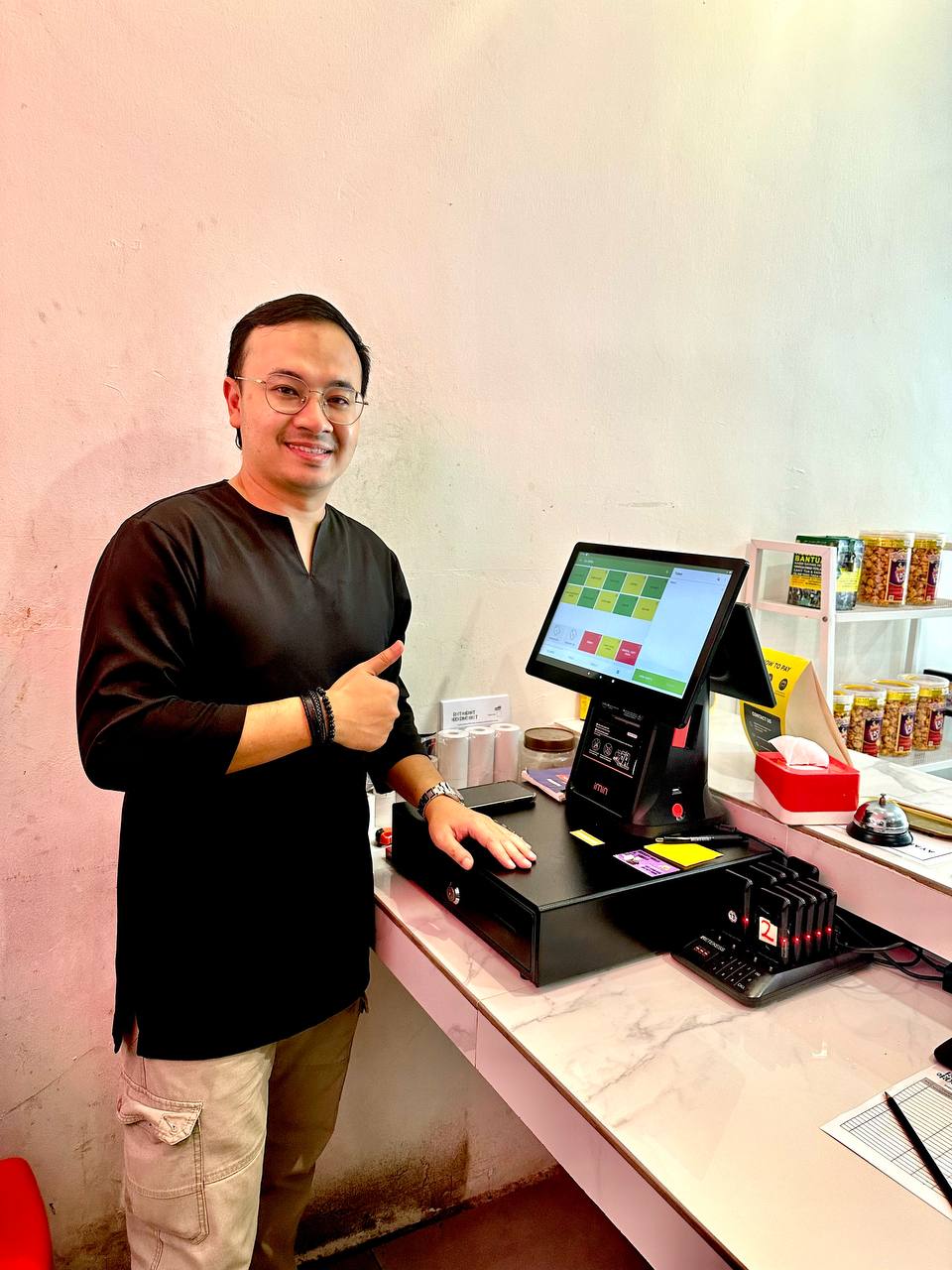 halloo.my Facebook ad