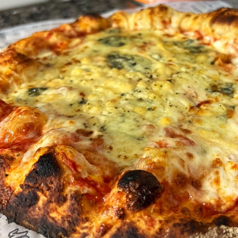 O coronel pizzas amparo Facebook ad: Quero Pizza!