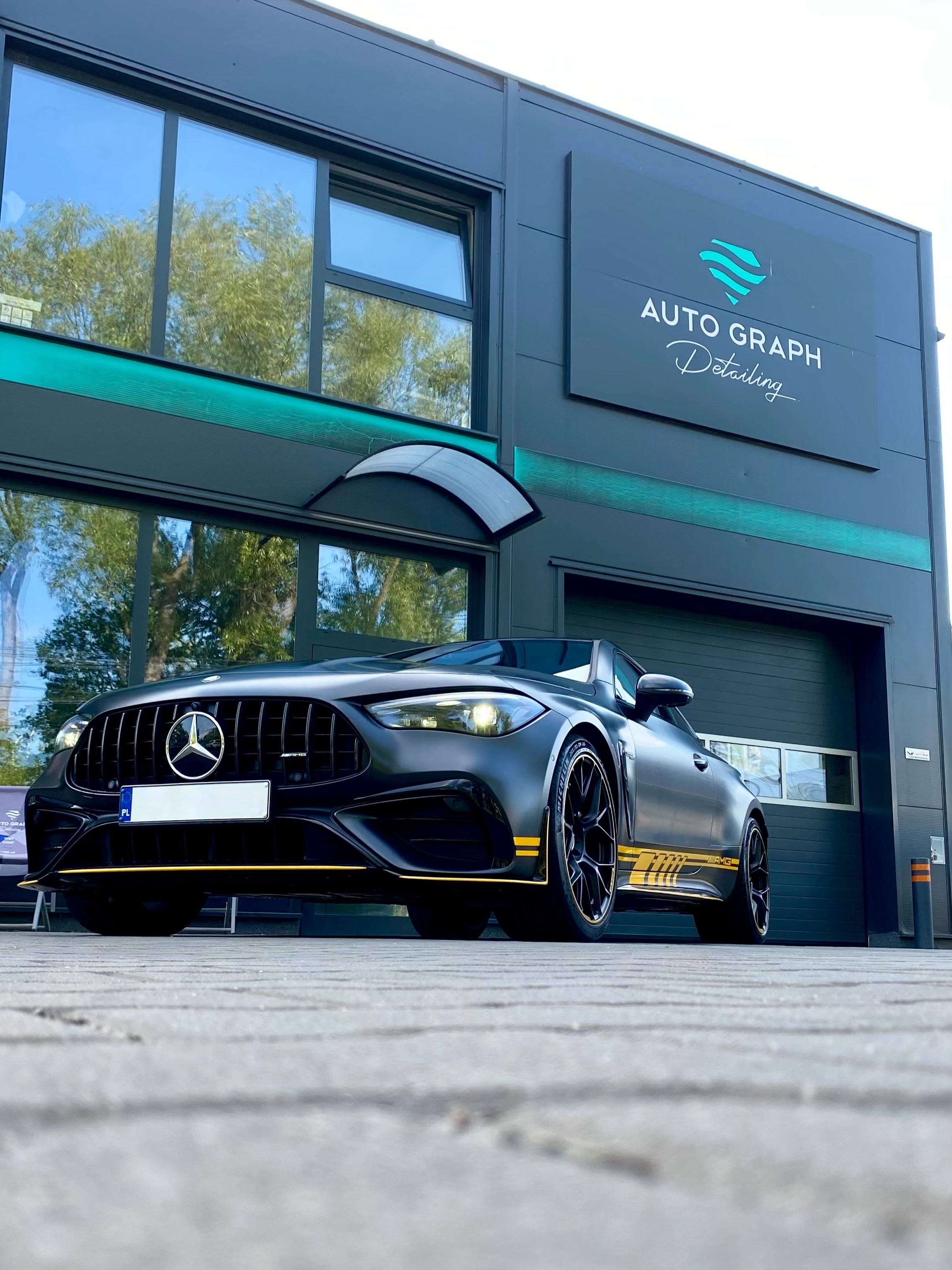 AUTO GRAPH Detailing & SPA Facebook ad: Ten Mercedes-AMG wygląda jak spełnienie motoryzacyjnych…
