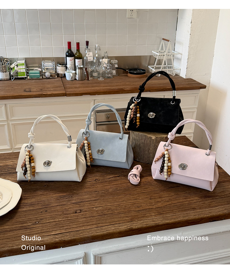 Rongyi Bag Factory Facebook ad: Looking for boutique bag distributors, women accessory shop…