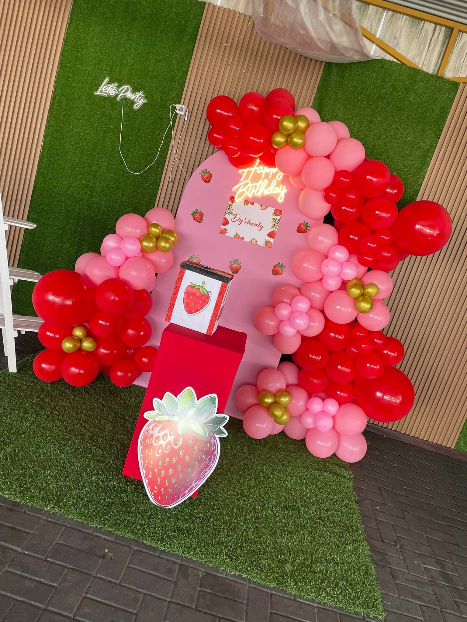 Magical creations decor Facebook ad: Hallo Lovies