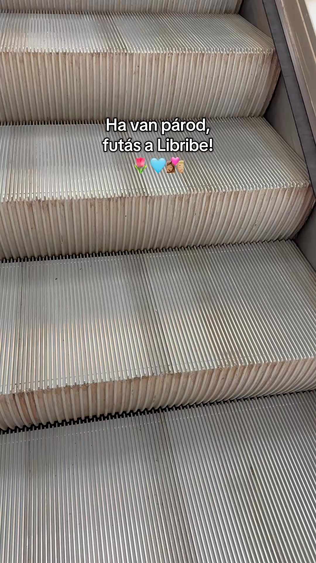 100Moments Facebook ad: Már a Líra és Libri üzletekben is!
