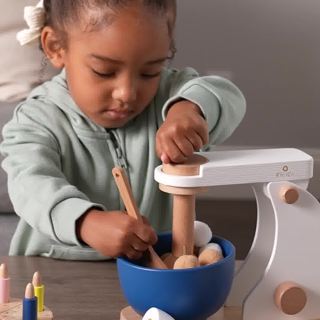 KiwiCo Facebook ad: Fun pretend-play projects