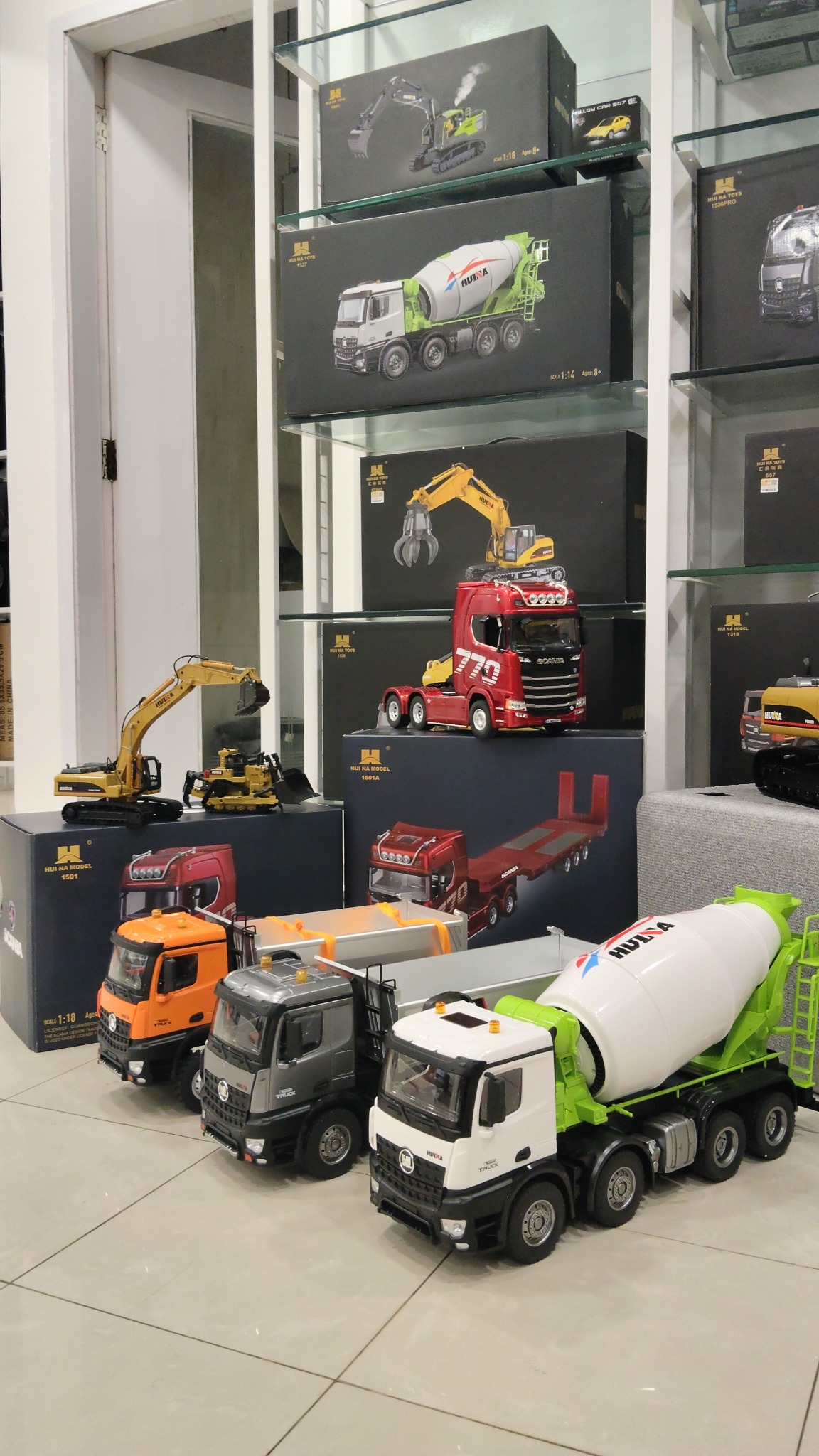 VR Wholesale Facebook ad: Stock the Most Wanted Huina Construction Models!