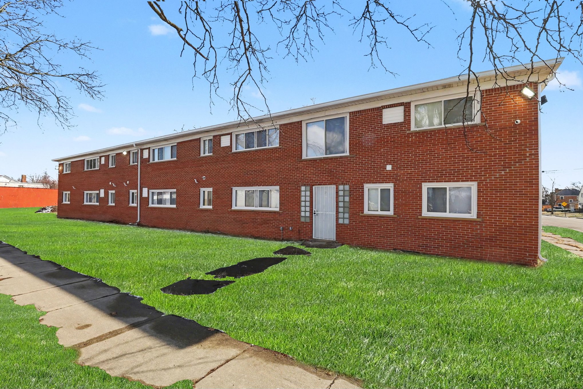 Sam Amen Facebook ad: 2 Beds 1 Bath Apartment/condo
