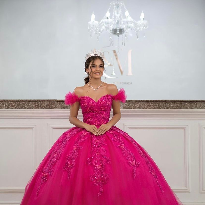 A&M Vestidos de temporada Facebook ad: Alquiler y venta de modernos vestidos importados para…